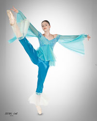20260517-StudioOne-Lily_Osborne-Magnet-6.jpg