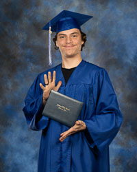 20260603-CapNGown-Bissonnette_Jonah-Magnet.jpg